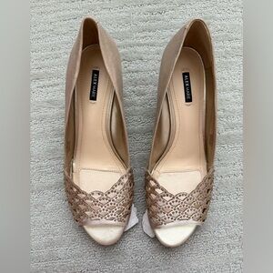 NWT-Alex Marie, peep toe wedge, gold, size 9.5